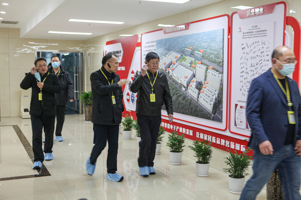 集团领导莅临太阳成微电研讨指导工作