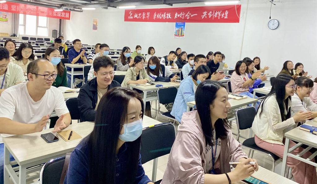 太阳成微电第一期英语培训班正式开课